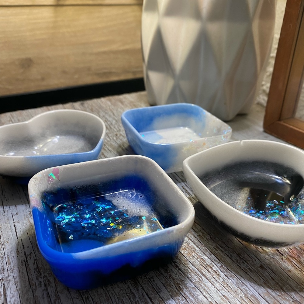 Heart Shaped Dish / Tray - Black + Blue + White + Gray - Picture 11 of 12